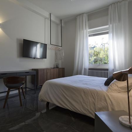 Suite Vogue Stazione Voghera Bagian luar foto
