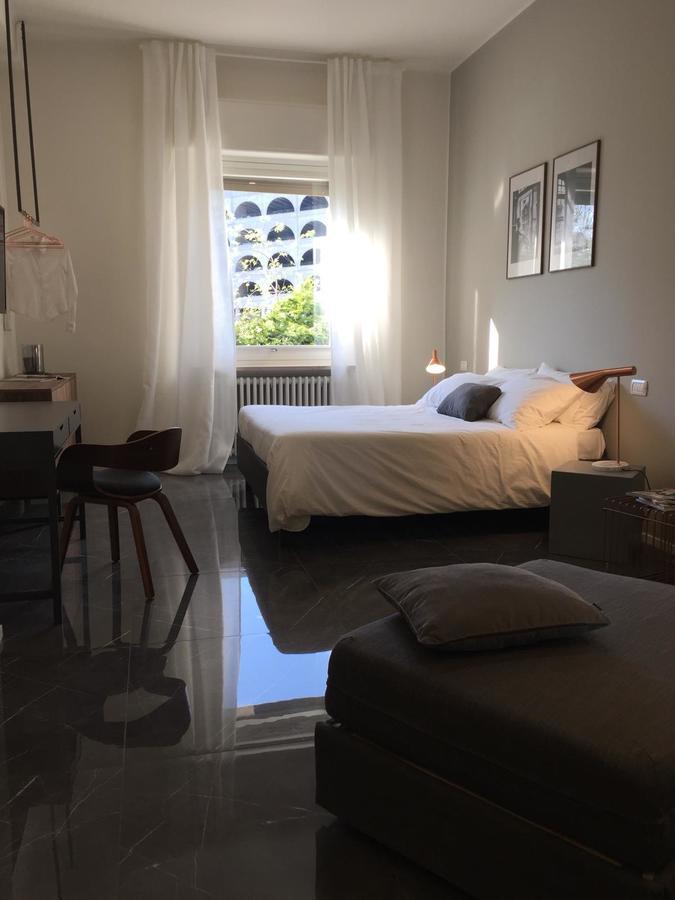 Suite Vogue Stazione Voghera Bagian luar foto