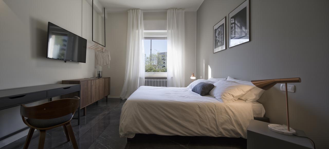 Suite Vogue Stazione Voghera Bagian luar foto